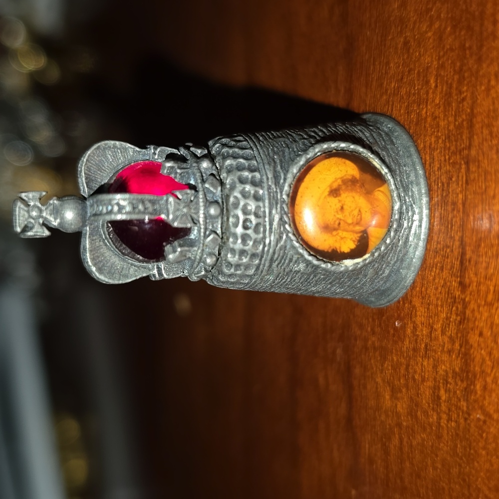 QUEEN ELIZABETH II 85TH BIRTHDAY PEWTER THIMBLE WITH CROWN - RED GLASS